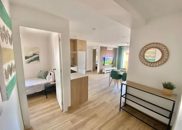 Centro Al Lado De La Playa アパート フエンヒロラ